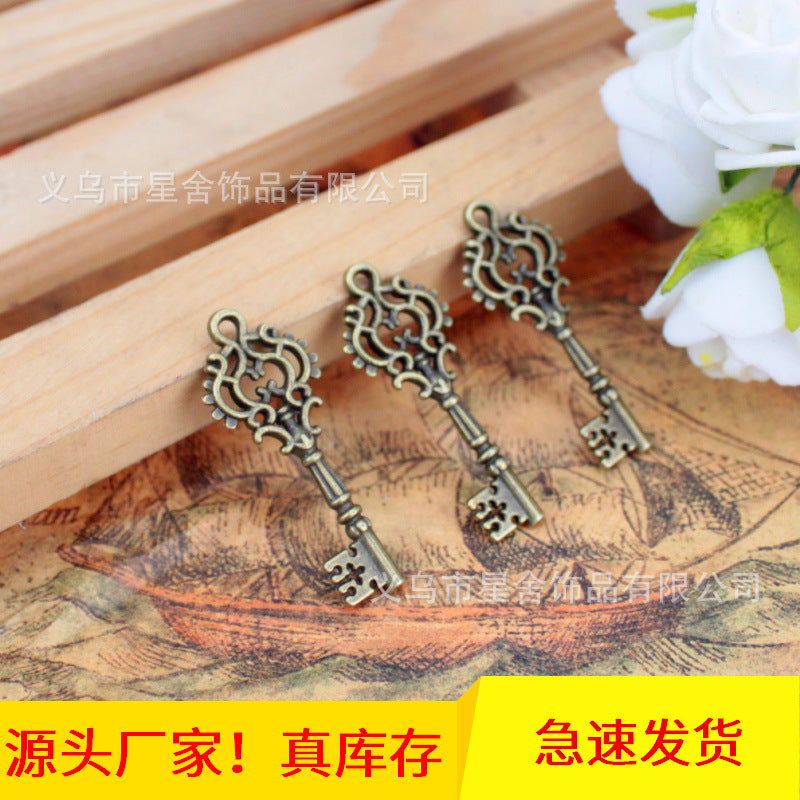 Vintage Patterned Key Alloy Charm Pendant 32x12mm
