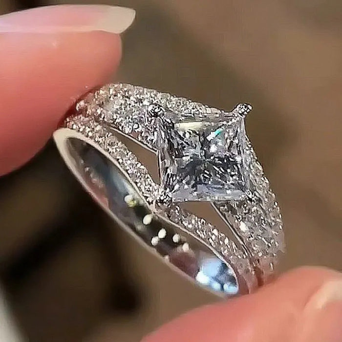 Elegant Womens Proposal Wedding Ring Light Luxury Fashion Inlaid Sparkling Zircon Jewelry