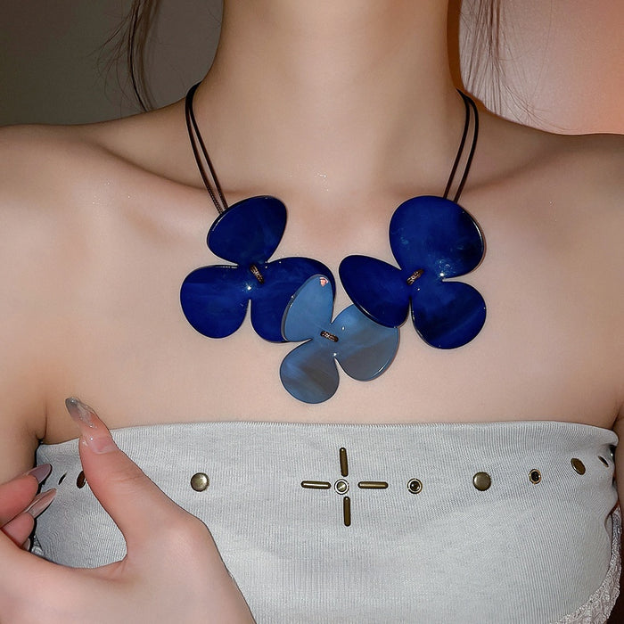 Vintage Beach Vacation Acrylic Three Leaf Flower Pendant Clavicle Necklace For Women