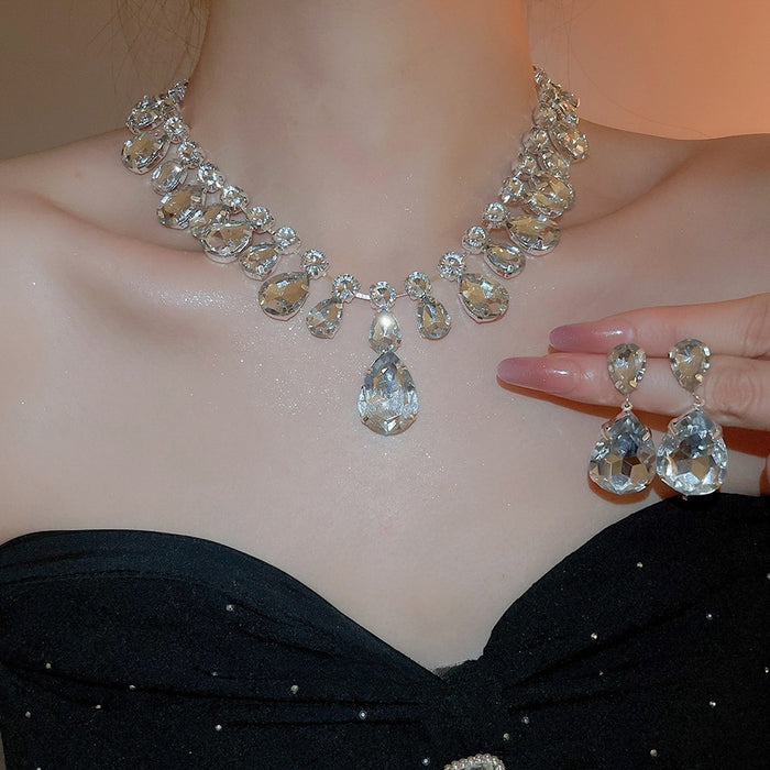 Light Luxury Resin Rhinestone Teardrop Pendant Necklace And Tassel Earrings Jewelry Set