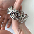 Metal Geometric Spiral Open Bangle For Women, European Style Circular Textured Fashion Jewelry view 1
