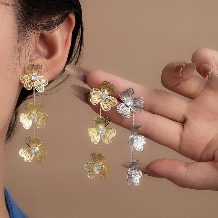 Elegant Gold Hollow Clover Flower Tassel Alloy Zircon Rhinestone Luxury Women's Statement Drop Earrings