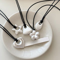 Minimalist Alloy Brushed Heart Flower Geometric Pendant Necklace For Women view 3