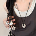 Minimalist Alloy Brushed Heart Flower Geometric Pendant Necklace For Women view 1
