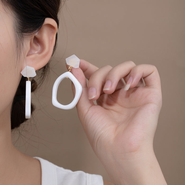Elegant White Acrylic Irregular Geometric Drop Dangle Clip On Earrings For Women Minimalist Statement Earrings