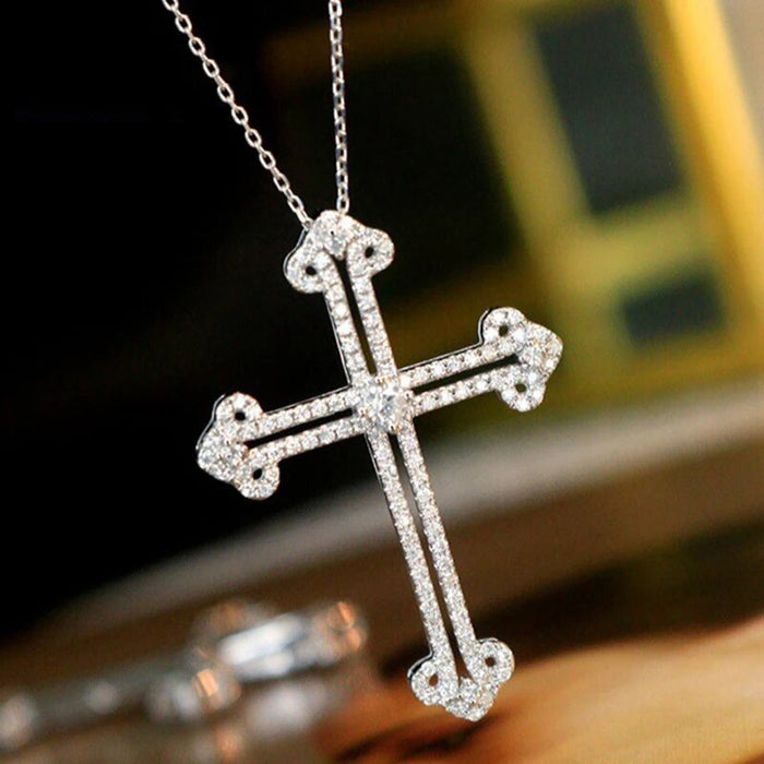 Light Luxury Ruyi Cloud Pendant Necklace For Women, Sparkling Elegant Fashion Jewelry