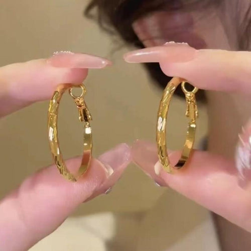 Minimalist European American Geometric Pleated Metal Hoop Earrings With Silver Posts For Women