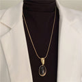 French Vintage Resin Oval Adjustable Pendant Sweater Necklace Minimalist Light Luxury Jewelry view 1