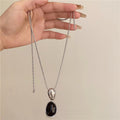 French Vintage Resin Oval Adjustable Pendant Sweater Necklace Minimalist Light Luxury Jewelry view 4