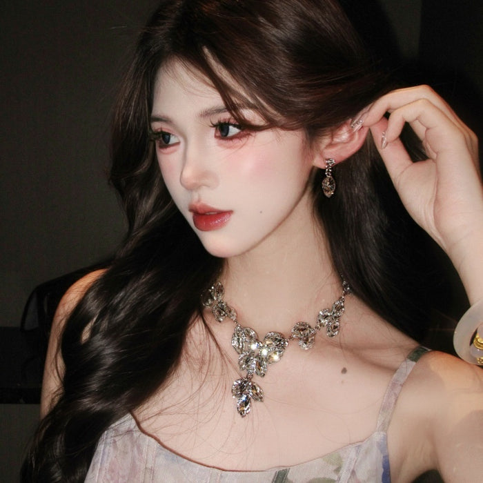 Light Luxury Alloy Teardrop Leaf Rhinestone Stud Earrings And Collarbone Necklace Jewelry Set