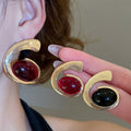 Light Luxury Oval Resin Jewelry Set With Metallic Stud Earrings And Palace Style Collar Necklace view 2