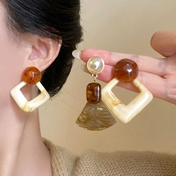 Vintage Resin Geometric Round Diamond Stud Earrings With Silver Needle Posts Maillard Style For Women
