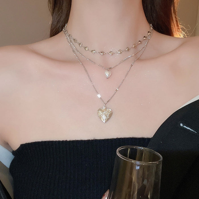 Light Luxury Heart Pendant Triple Layer Pearl Necklace Alloy Geometric Collarbone Jewelry