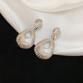 Light Luxury Zinc Alloy Teardrop Textured Hollow Pendant Clip-on Earrings view 4