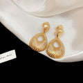 Light Luxury Zinc Alloy Teardrop Textured Hollow Pendant Clip-on Earrings view 2