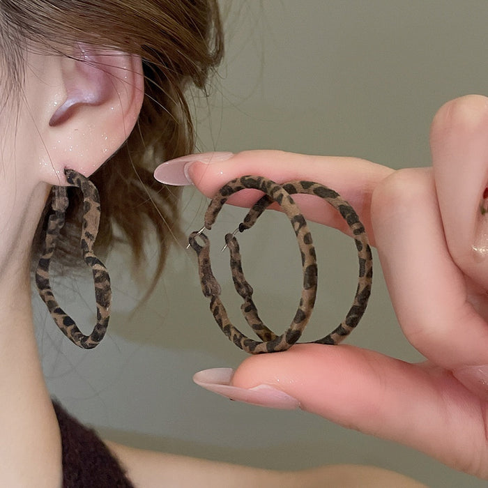 Vintage Leopard Print Round Heart Pendant Metal Hoop Earrings For Women