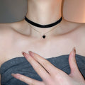 Light Luxury Velvet Enamel Heart Pendant Necklace With Line Detail For Elegant Collarbone Style view 1