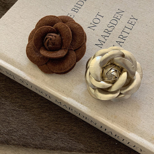 Plush Flocked Leather Flower Brooch For Women, Minimalist Autumn Winter Fashion Pin