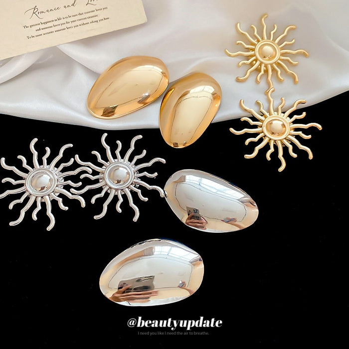 European Style Alloy Sunflower Geometric Brooch With Metal Finish Cufflink Inspired Fashion Pin