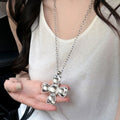 Minimalist Alloy Resin Round Flower Pendant Necklace With Geometric Floral Design For Women view 4