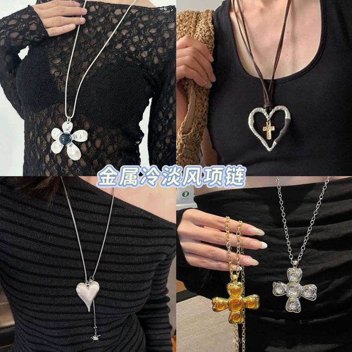 Minimalist Alloy Resin Round Flower Pendant Necklace With Geometric Floral Design For Women