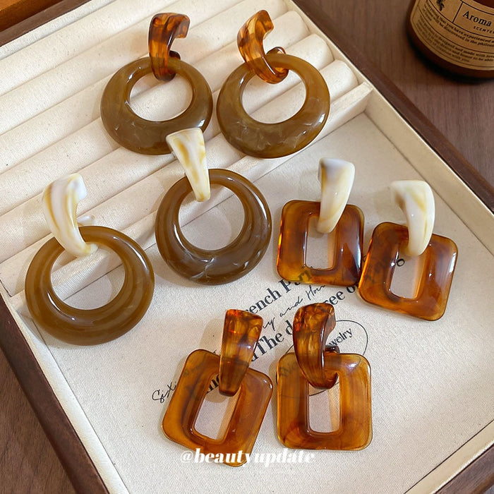 Maillard Style Resin Round Pendant Drop Earrings With Silver Pins For Women