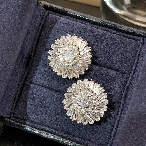Delicate Snowflake Flower Stud Earrings For Women, Light Luxury Commuter Fashion Jewelry
