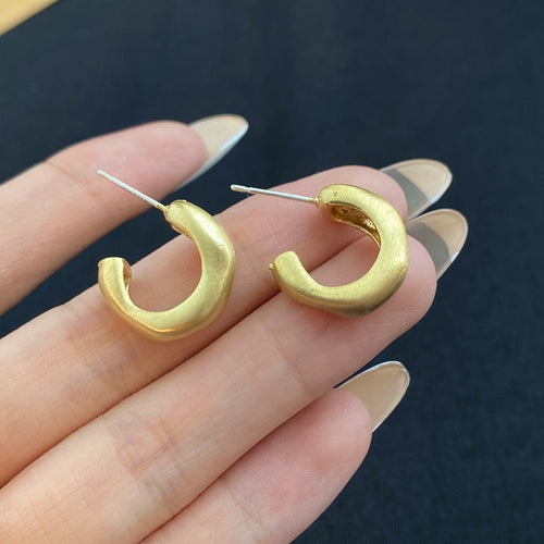 Luxury Brushed Frosted Alloy C Shape Hoop Stud Earrings For Women Minimalist Statement Fashion Earrings