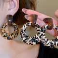Maillard Style PU Leather Leopard Print Resin Geometric Round Pendant Drop Earrings for Women view 2