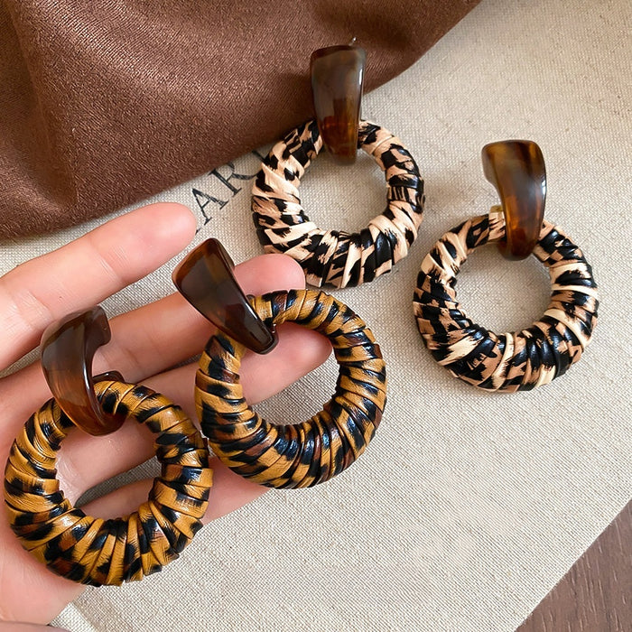 Maillard Style PU Leather Leopard Print Resin Geometric Round Pendant Drop Earrings for Women
