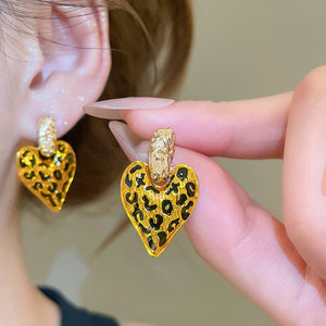 18K Gold Plated Alloy Heart Pendant Earrings With Silver Posts Vintage Court Style Stud Jewelry