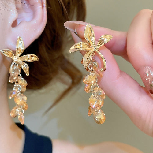 Champagne Crystal Flower Stud Earrings With Silver Posts French Court Light Luxury Style