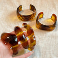 Retro Maillard Acrylic Irregular Geometric Round Open Bangle Minimalist Statement Bracelet view 2