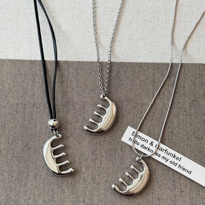 Korean Style Leather Smooth Comb Pendant Sweater Necklace For Women, Oval Geometric Collarbone Chain