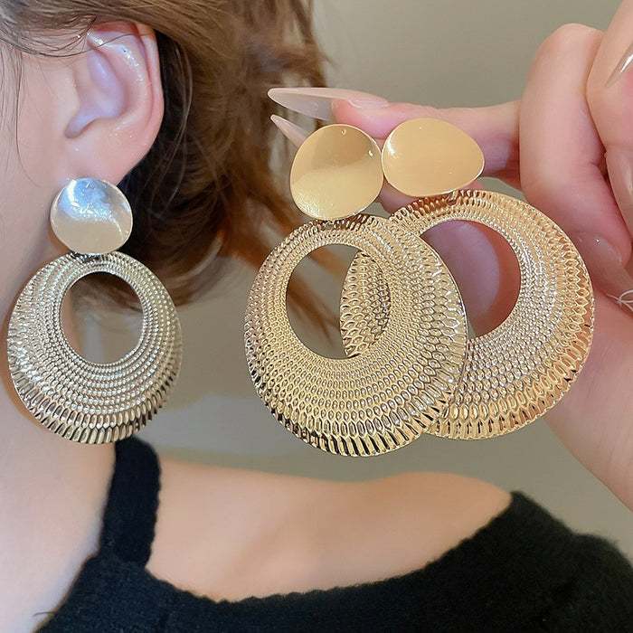 European American Metal Hollow Round Pendant Hoop Earrings With Silver Pins Minimalist Fashion Jewelry