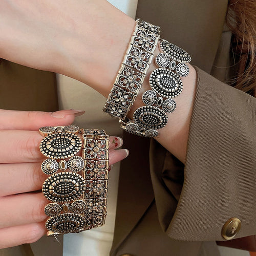 Vintage Distressed Alloy Bangle With Rhinestone Square Flower Hollow Geometric Design