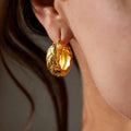European American Metal Ear Cuff For Women With Checkered Diamond Texture Design Earrings view 3
