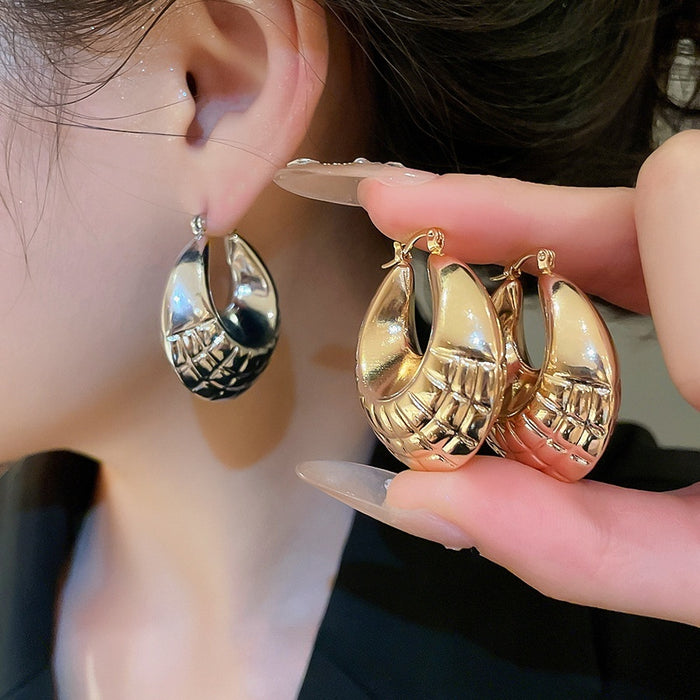 Western Style Metallic Geometric Round Textured Ear Cuff Earrings Minimalist Fashion Jewelry