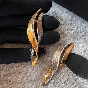 Light Luxury Copper Zircon Oval Geometric Twist Brooch For French Vintage Suit Styling