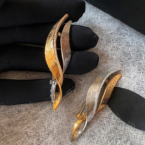 Light Luxury Copper Zircon Oval Geometric Twist Brooch For French Vintage Suit Styling