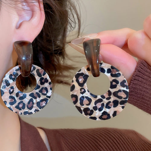 Maillard Style Acrylic Leopard Print Round Geometric Drop Earrings With Silver Needle Retro Luxury