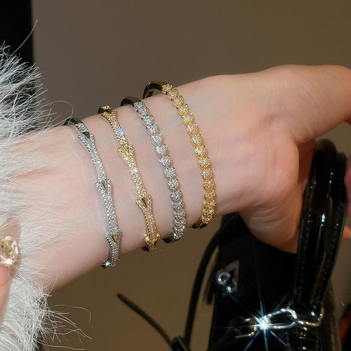 18K Gold Plated Copper Heart Arrow Clasp Bangle Light Luxury Designer Jewelry