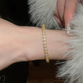 18K Gold Plated Copper Heart Arrow Clasp Bangle Light Luxury Designer Jewelry view 4