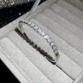 18K Gold Plated Copper Heart Arrow Clasp Bangle Light Luxury Designer Jewelry view 3