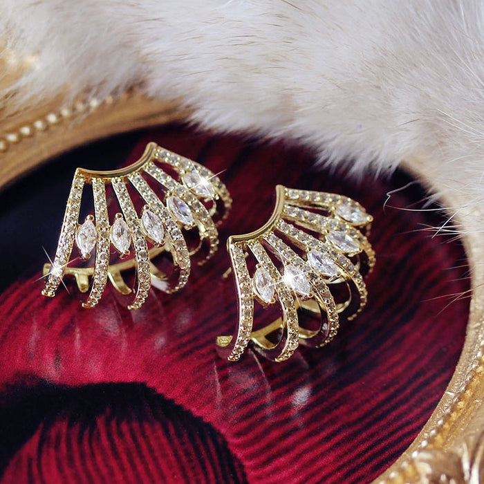 Luxury Zircon Geometric Hollow Curved Stud Earrings For Women With Sparkling Silver Pin