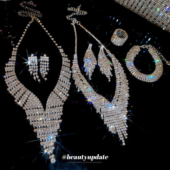 Light Luxury Copper Rhinestone V Tassel Jewelry Set With Necklace Earrings Bracelet Ring