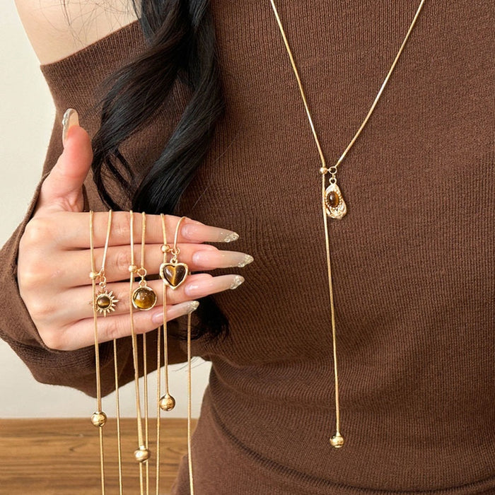 Coffee Resin Heart Pendant Copper Sweater Necklace, Vintage Light Luxury Geometric Round Charm