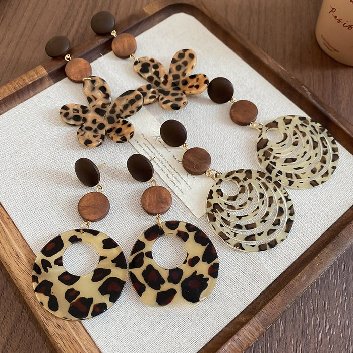 Resin Wood Slice Leopard Print Flower Round Stud Earrings With Silver Pins Light Luxury Style