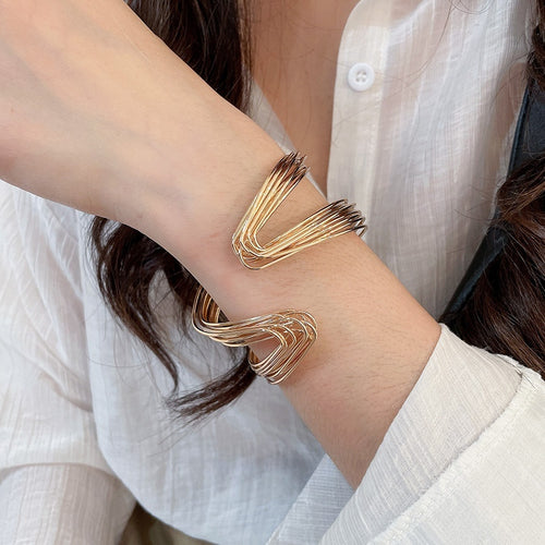 Iron Metal Twisted Wrap Open Bangle For Women European American Light Luxury Statement Jewelry