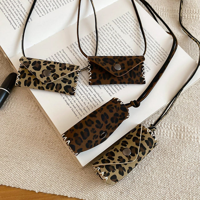 Vintage Faux Leather Leopard Print Bag Pendant Sweater Necklace Light Luxury Geometric Choker